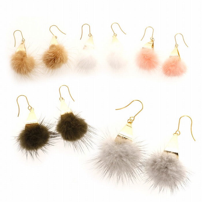 トライアングルロール&ファーチャーム ステンレス ピアス(1ペア)